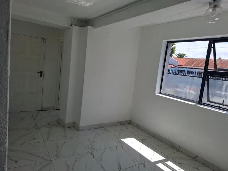 To Let 3 Bedroom Property for Rent in Lansdowne Western Cape